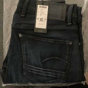 Size 33X32. A Christmas gift I held on for too long to return. Never worn.